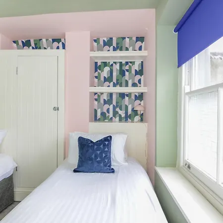 Harbour Court Plymouth - Free Parking - Tucked Away On The Barbican With Courtyard - By Ocean City Retreats Exterior photo